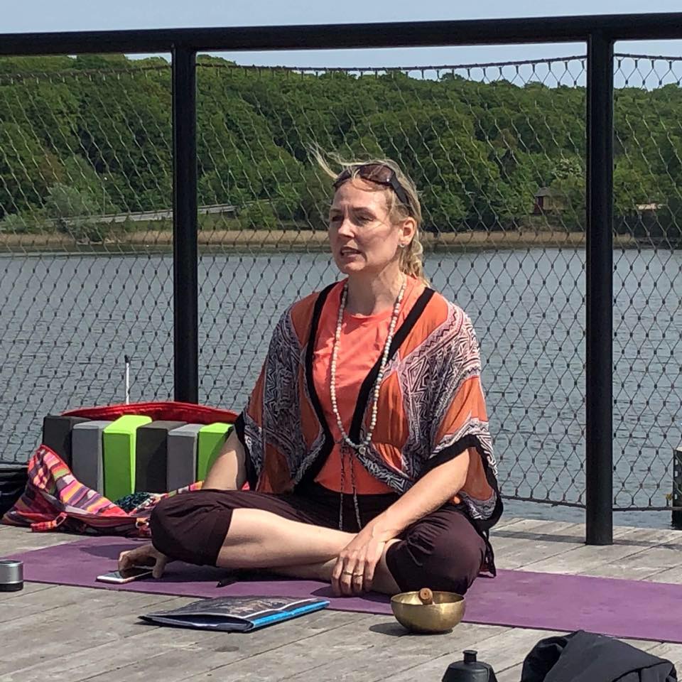 Karina Poulsen Yoga på havnen i Vejle